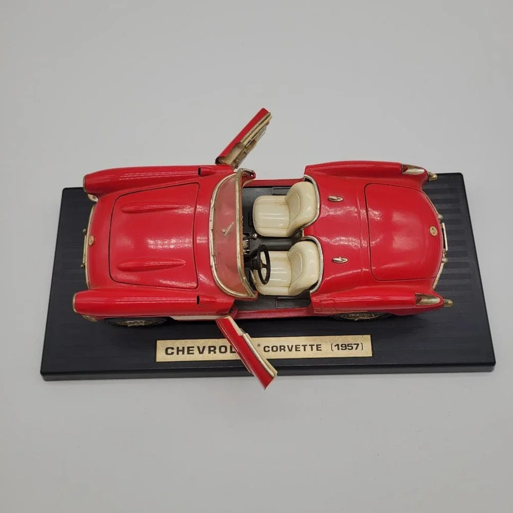 Road Tough 1957 Red Chevrolet Corvette Diecast 1:18 Scale‎ #92018 Display Stand